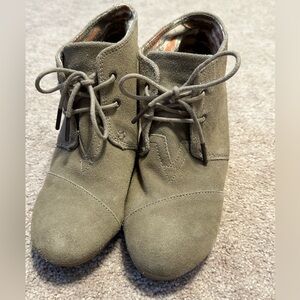 Toms suede ankle boots